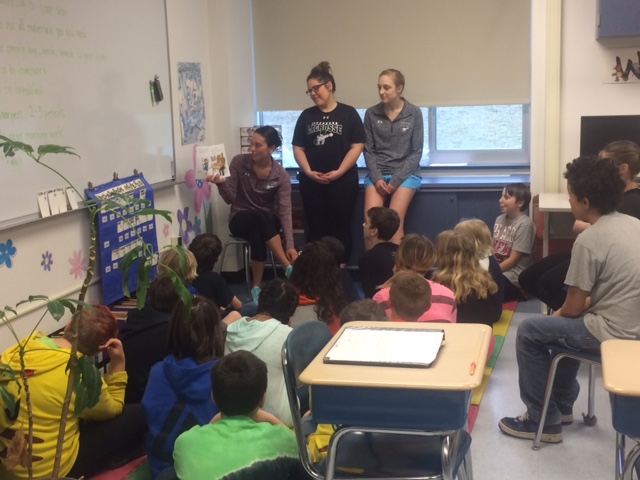 Women's Lax Read to Elementary